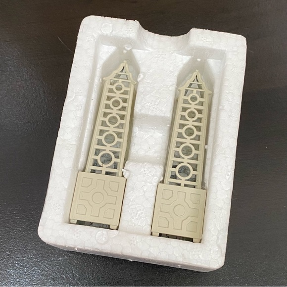 DEPARTMENT 56 Seasons Bay Set of 2 Lattice Obelisk - Picture 4 of 7